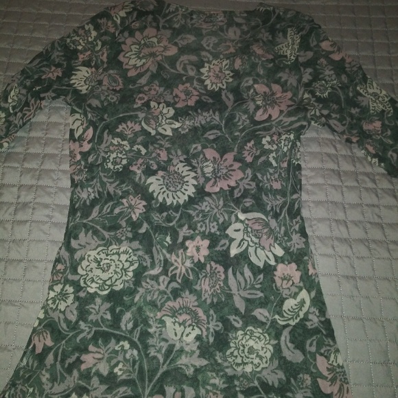 Half sleeve length floral print top - Picture 2 of 3
